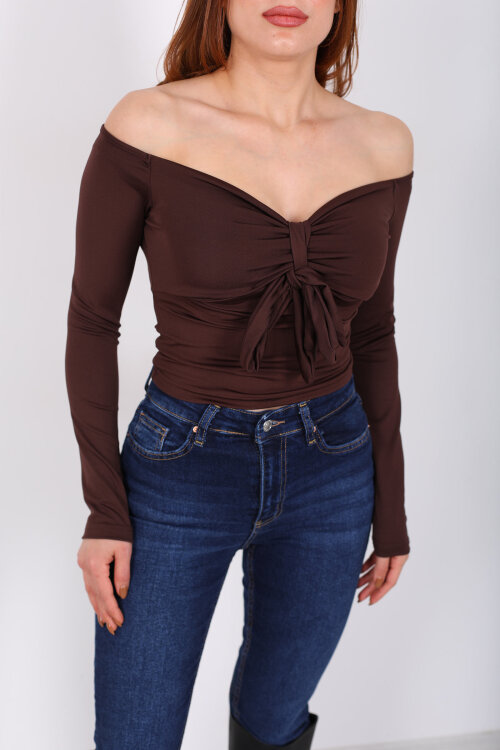 Açık Yaka Fiyonk Bağlamalı Kadın Kahverengi Sandy Bluz - Berox (1)