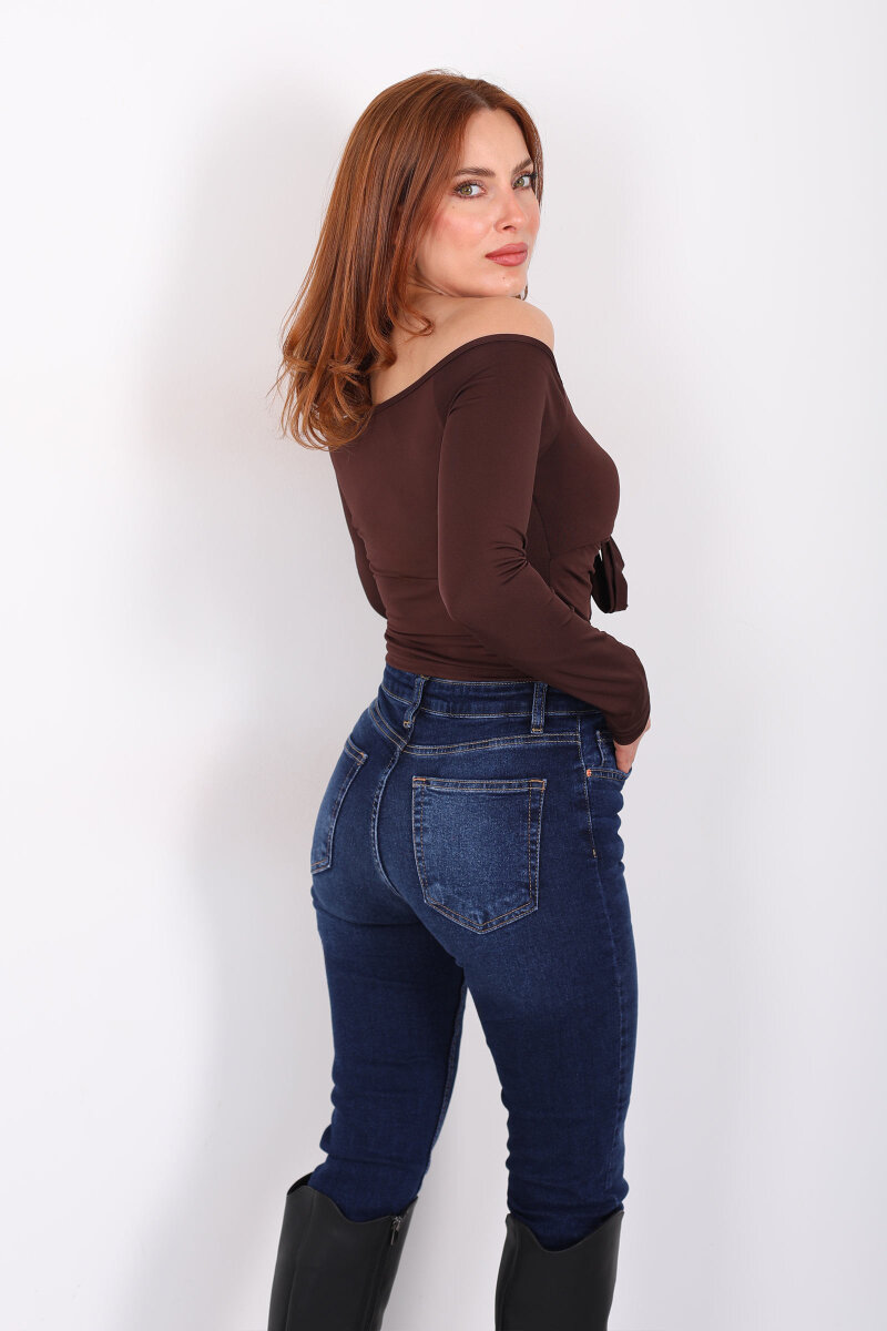 Açık Yaka Fiyonk Bağlamalı Kadın Kahverengi Sandy Bluz - 5