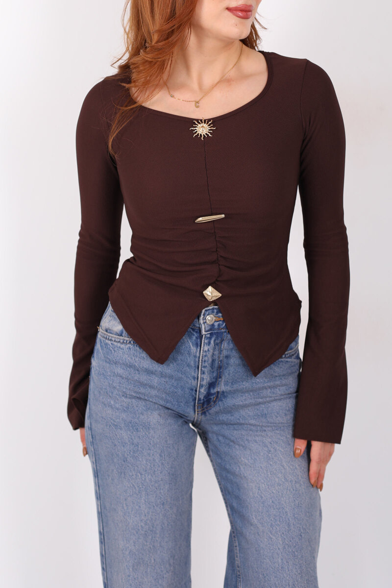 Aksesuar Detaylı İspanyol Kol Büzgülü Acı Kahve Kadın Bluz - 2
