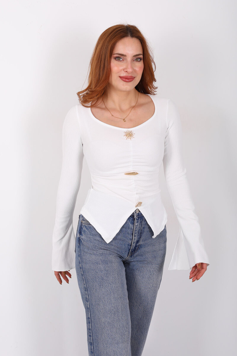 Aksesuar Detaylı İspanyol Kol Büzgülü Beyaz Kadın Bluz - 6