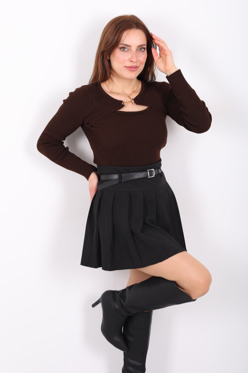 Aksesuarlı Yaka Detaylı Kadın Kahverengi Triko Kazak 