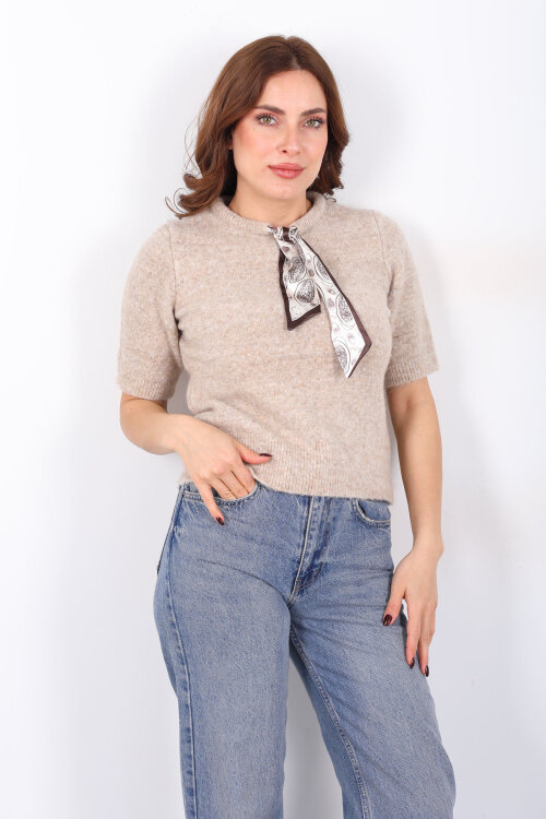 Bisiklet Yaka Fular Detaylı Kısa Kol Taş Rengi Kadın Triko Kazak - 3