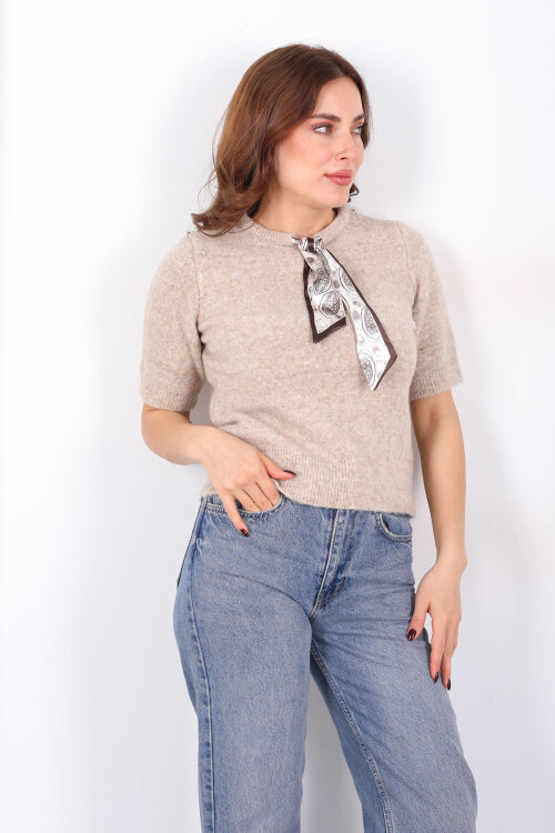 Bisiklet Yaka Fular Detaylı Kısa Kol Taş Rengi Kadın Triko Kazak - Berox