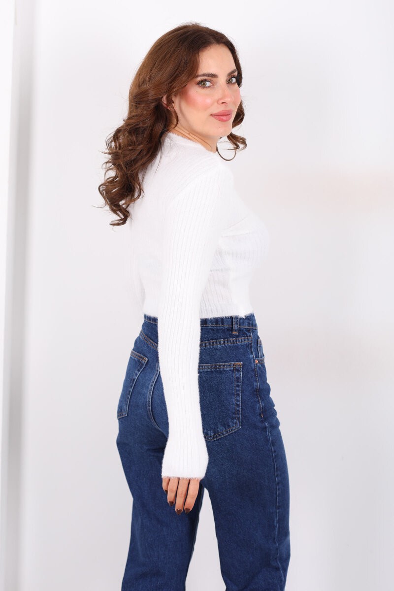 Bisiklet Yaka Sakallı Yumuşak Beyaz Kadın Triko Kazak - 4