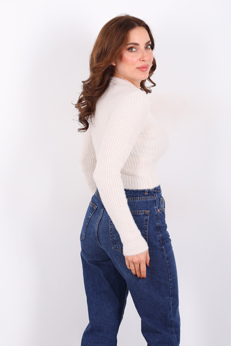 Bisiklet Yaka Sakallı Yumuşak Ekru Kadın Triko Kazak - 4