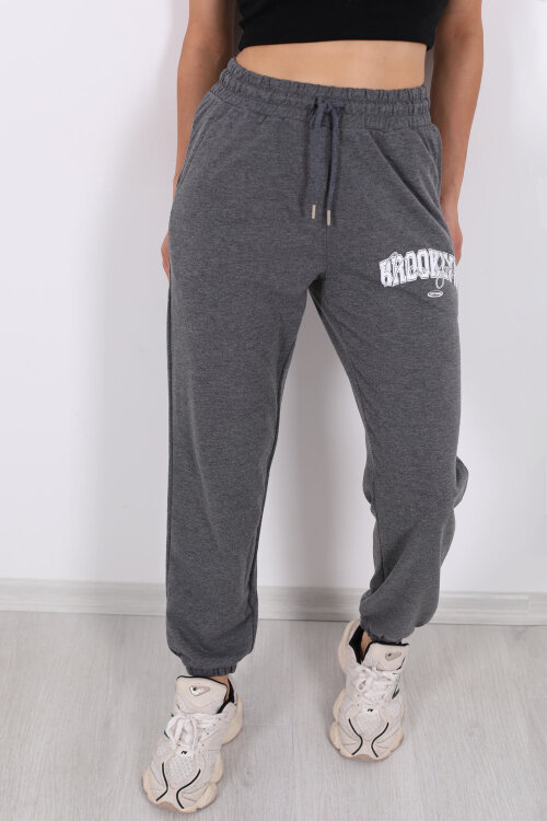 Brooklyn Baskılı Paça Lastikli Antrasit Kadın Eşofman Altı - Berox (1)