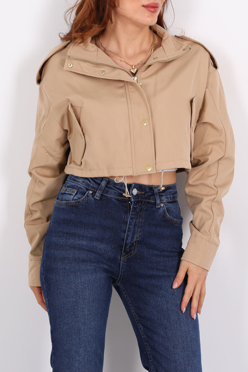 Cepli Düğme Detaylı Bej Kadın Kısa Trençkot - 2