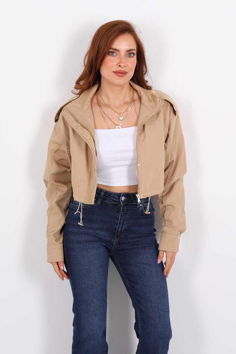 Cepli Düğme Detaylı Bej Kadın Kısa Trençkot - 6