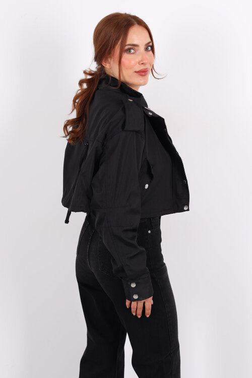 Cepli Düğme Detaylı Siyah Kadın Kısa Trençkot - 5