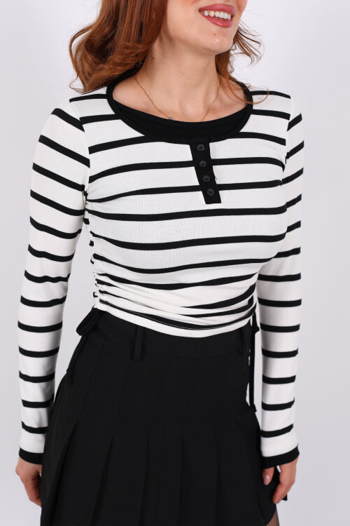 Çizgili Düğmeli Yandan Büzgülü Beyaz Kadın Body - Berox (1)