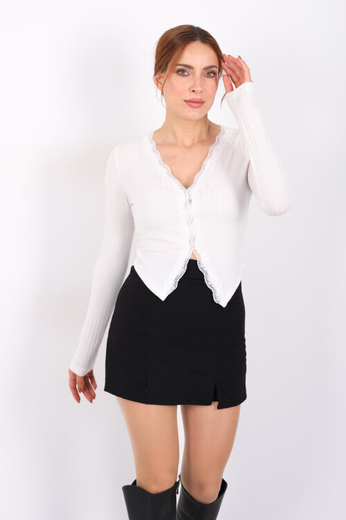 Dantel Detaylı V Yaka Beyaz Kadın Fitilli Bluz - Berox