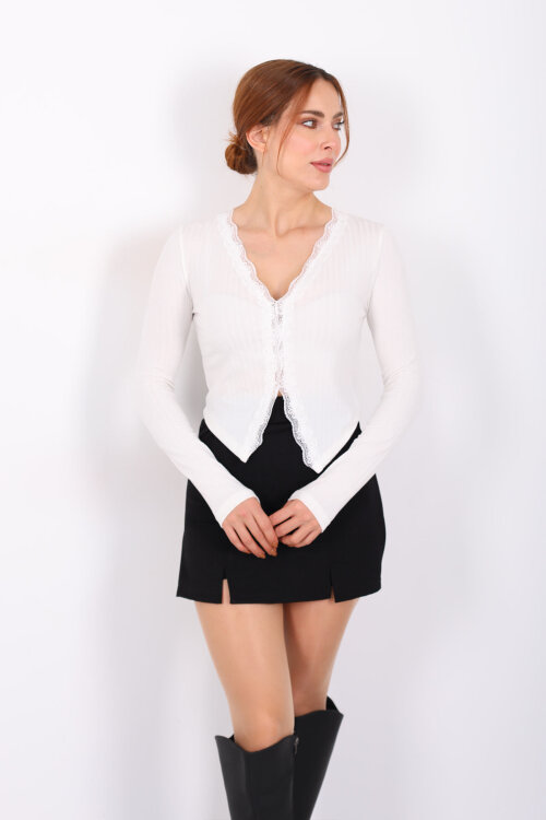 Dantel Detaylı V Yaka Beyaz Kadın Fitilli Bluz - 4