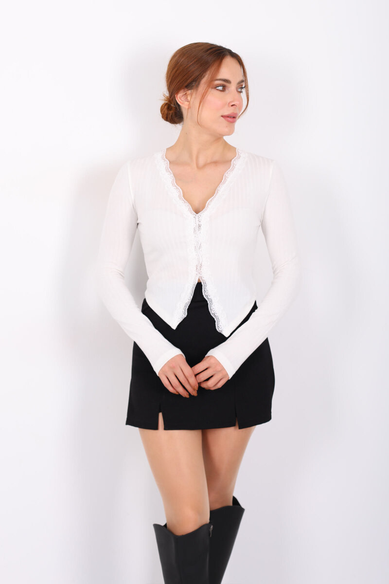 Dantel Detaylı V Yaka Beyaz Kadın Fitilli Bluz - 4