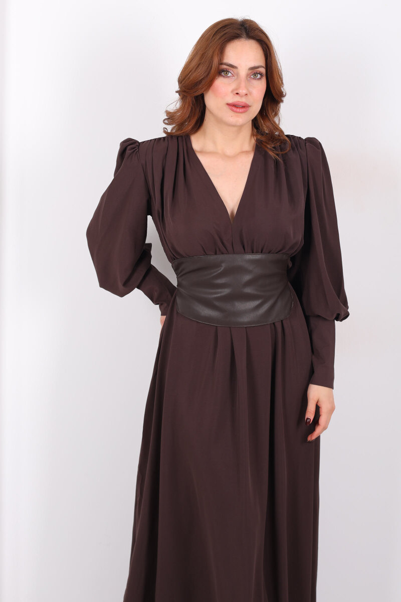 Derin V Yaka Deri Kemerli Kahverengi Kadın Şifon Elbise - 5