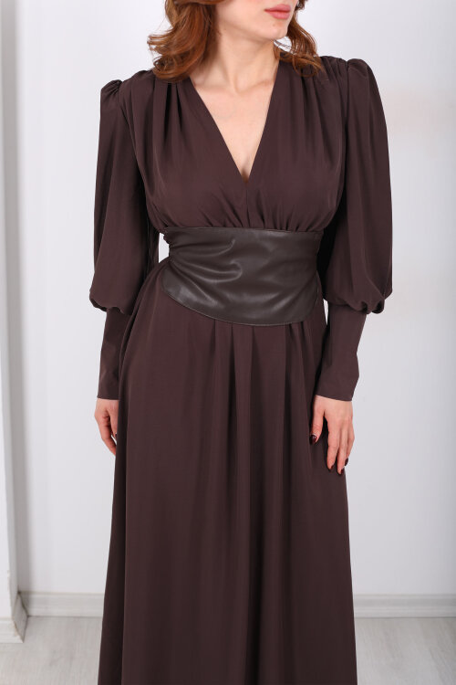 Derin V Yaka Deri Kemerli Kahverengi Kadın Şifon Elbise - Berox (1)