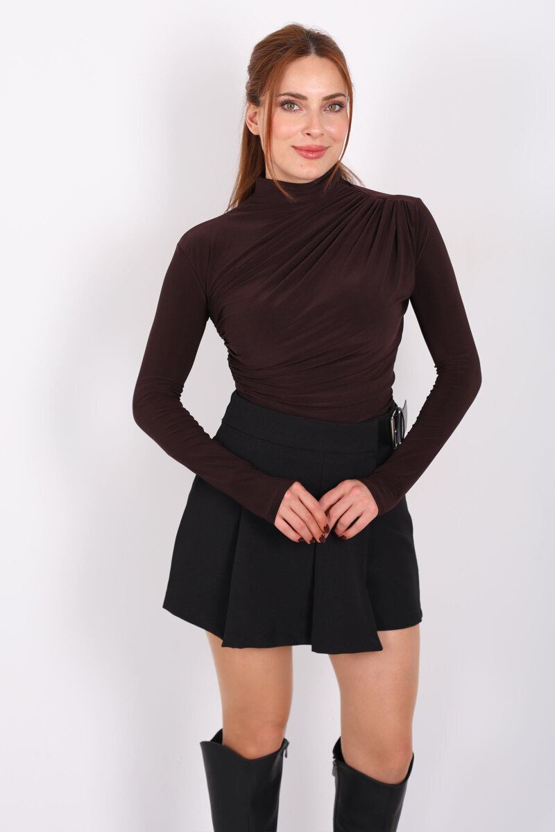 Dik Yaka Büzgü Detaylı Kahverengi Kadın Sandy Bluz - 3