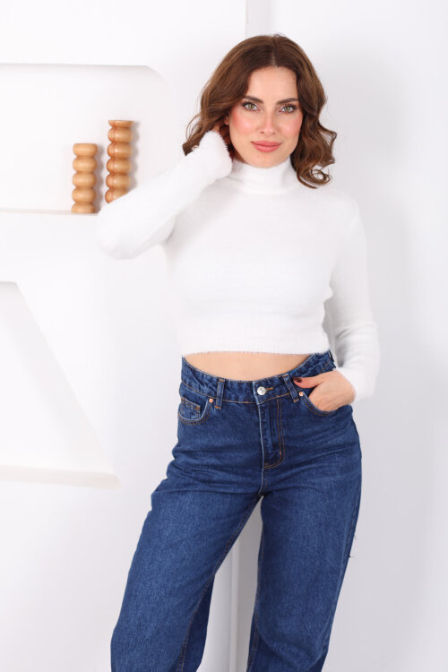 Dik Yaka Sakallı Yumoş Beyaz Kadın Crop Triko Kazak - 4