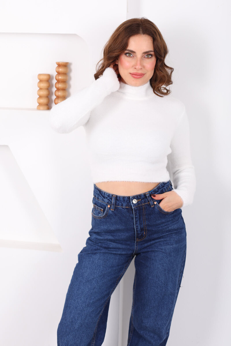 Dik Yaka Sakallı Yumoş Beyaz Kadın Crop Triko Kazak - 4