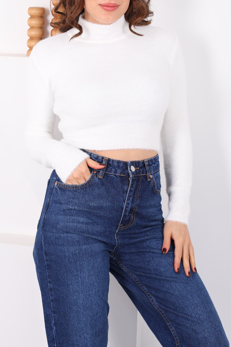 Dik Yaka Sakallı Yumoş Beyaz Kadın Crop Triko Kazak - 2