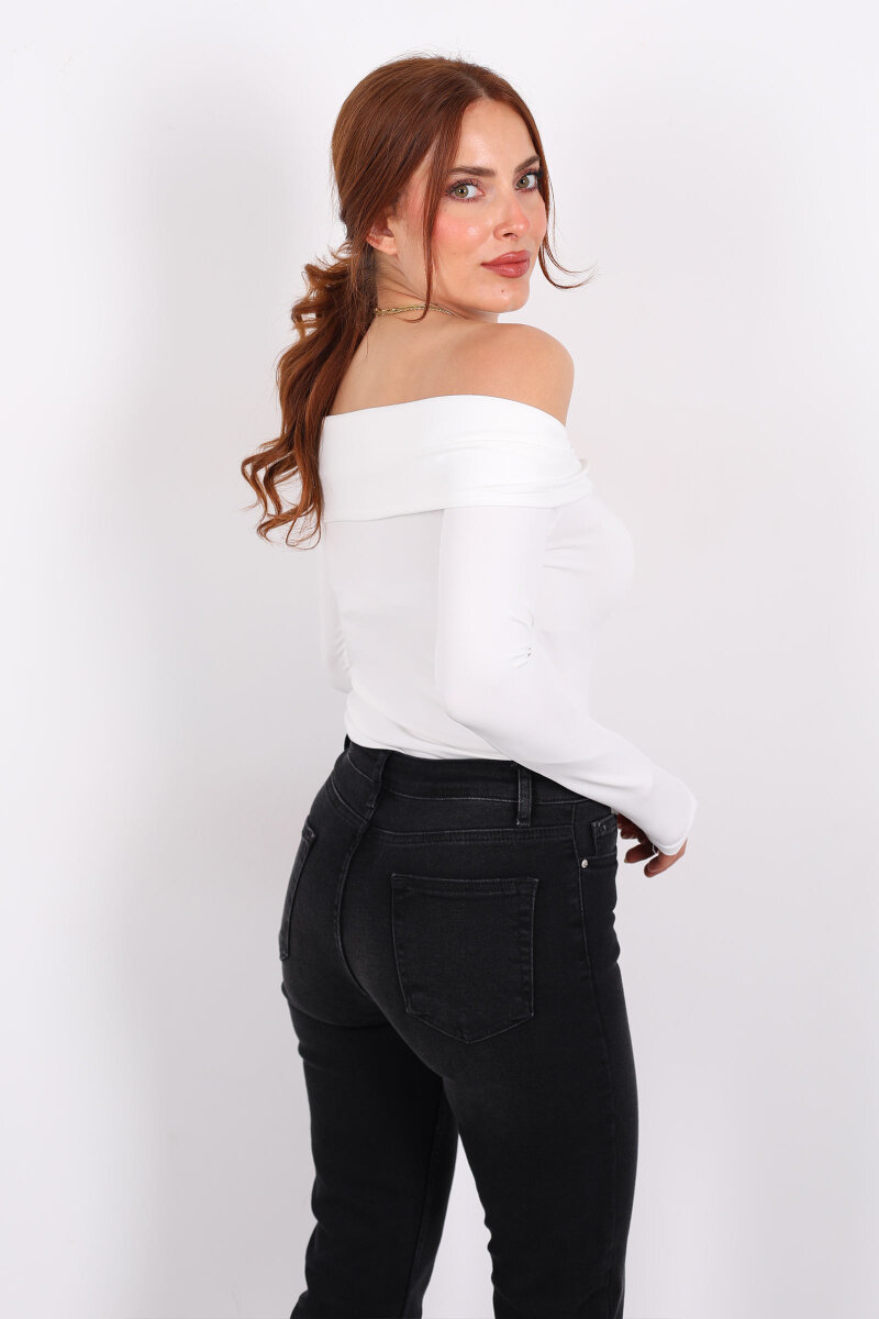 Düğme Aksesuarlı Madonna Yaka Beyaz Kadın Crop - 5