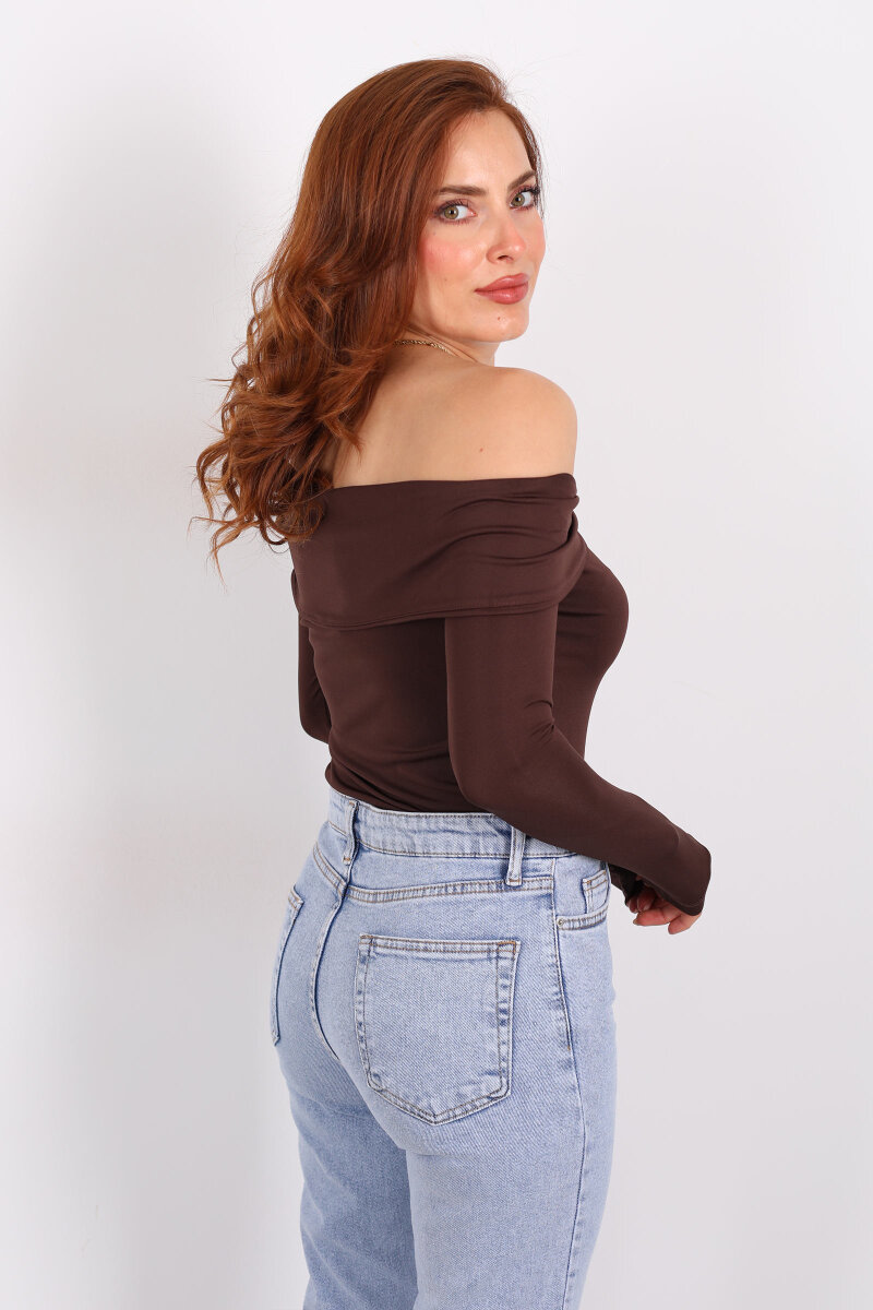 Düğme Aksesuarlı Madonna Yaka Kahverengi Kadın Crop - 5