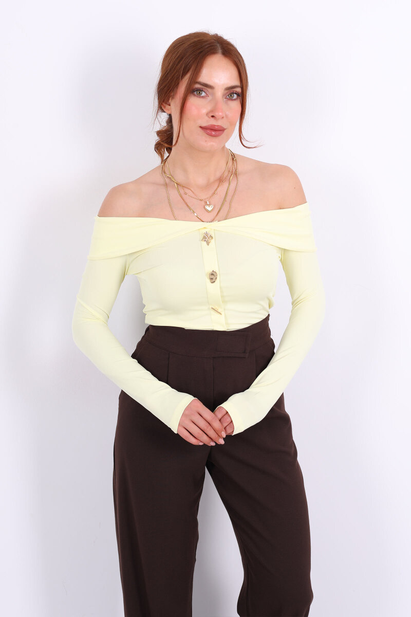 Düğme Aksesuarlı Madonna Yaka Sarı Kadın Crop - 1