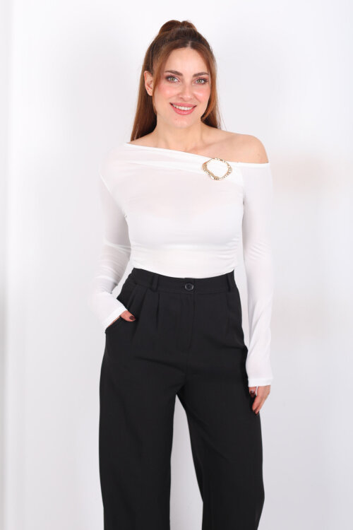 Düşük Omuz Aksesuar Detaylı Ekru Kadın Sandy Bluz - 3