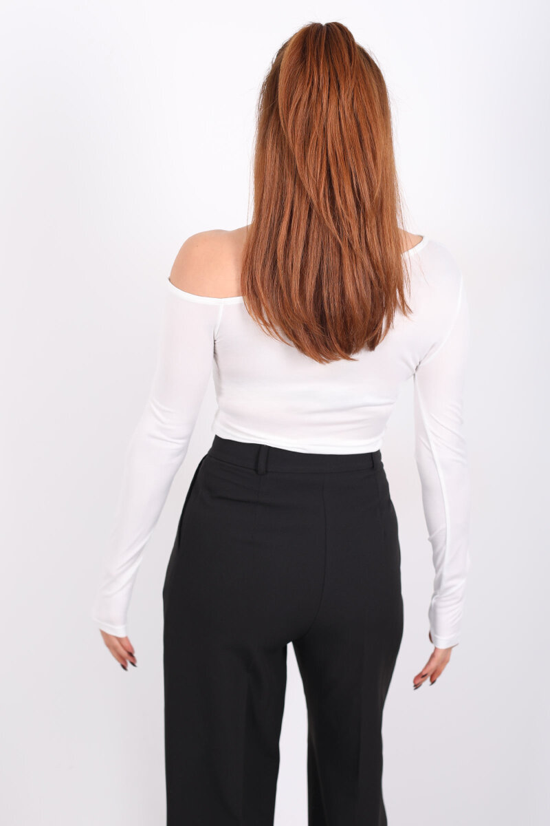 Düşük Omuz Aksesuar Detaylı Ekru Kadın Sandy Bluz - 4