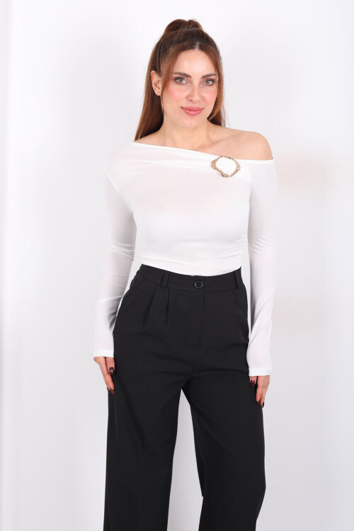 Düşük Omuz Aksesuar Detaylı Ekru Kadın Sandy Bluz - 5