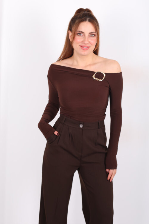 Düşük Omuz Aksesuar Detaylı Kahverengi Kadın Sandy Bluz - 3