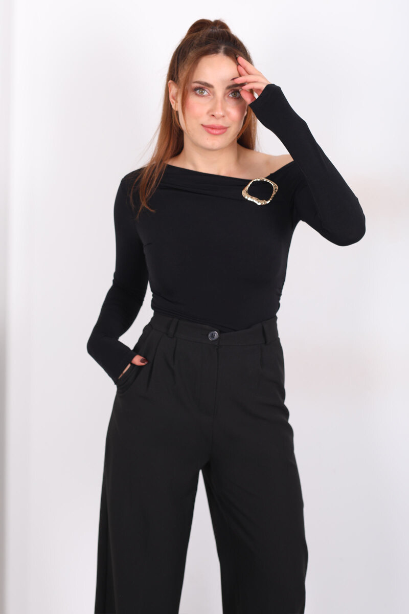 Düşük Omuz Aksesuar Detaylı Siyah Kadın Sandy Bluz - 1