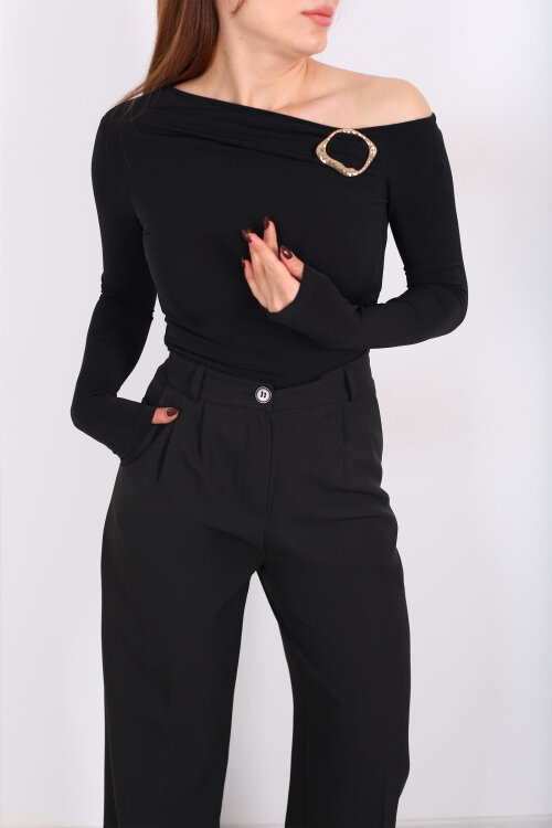 Düşük Omuz Aksesuar Detaylı Siyah Kadın Sandy Bluz - 2