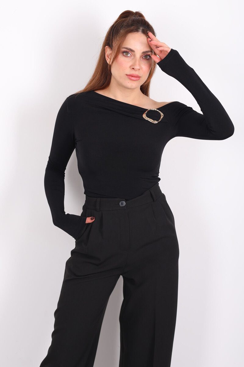Düşük Omuz Aksesuar Detaylı Siyah Kadın Sandy Bluz - 5