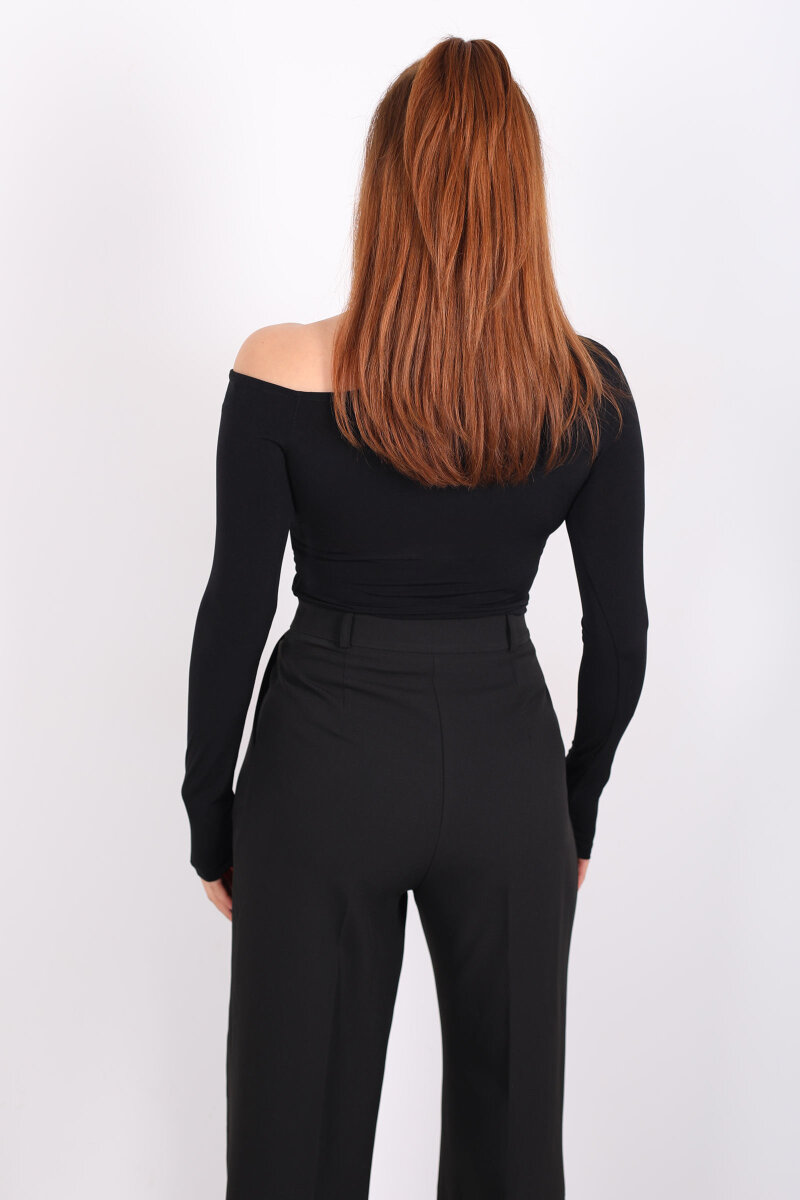 Düşük Omuz Aksesuar Detaylı Siyah Kadın Sandy Bluz - 4