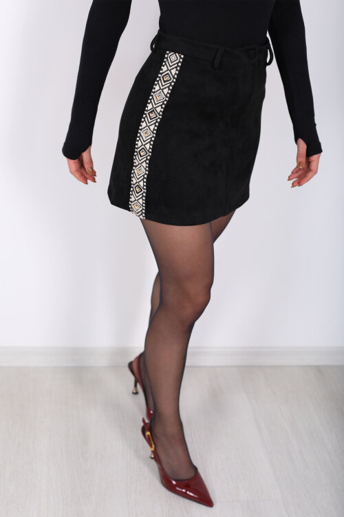 Etnik Desen Şeritli Siyah Kadın Mini Süet Etek - Berox (1)