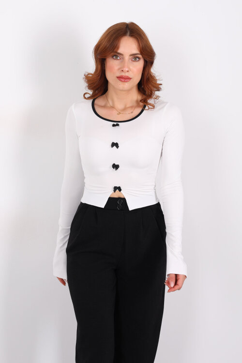 Fiyonklu Biyeli Kolları Yırtmaçlı Beyaz Kadın Bluz - 4