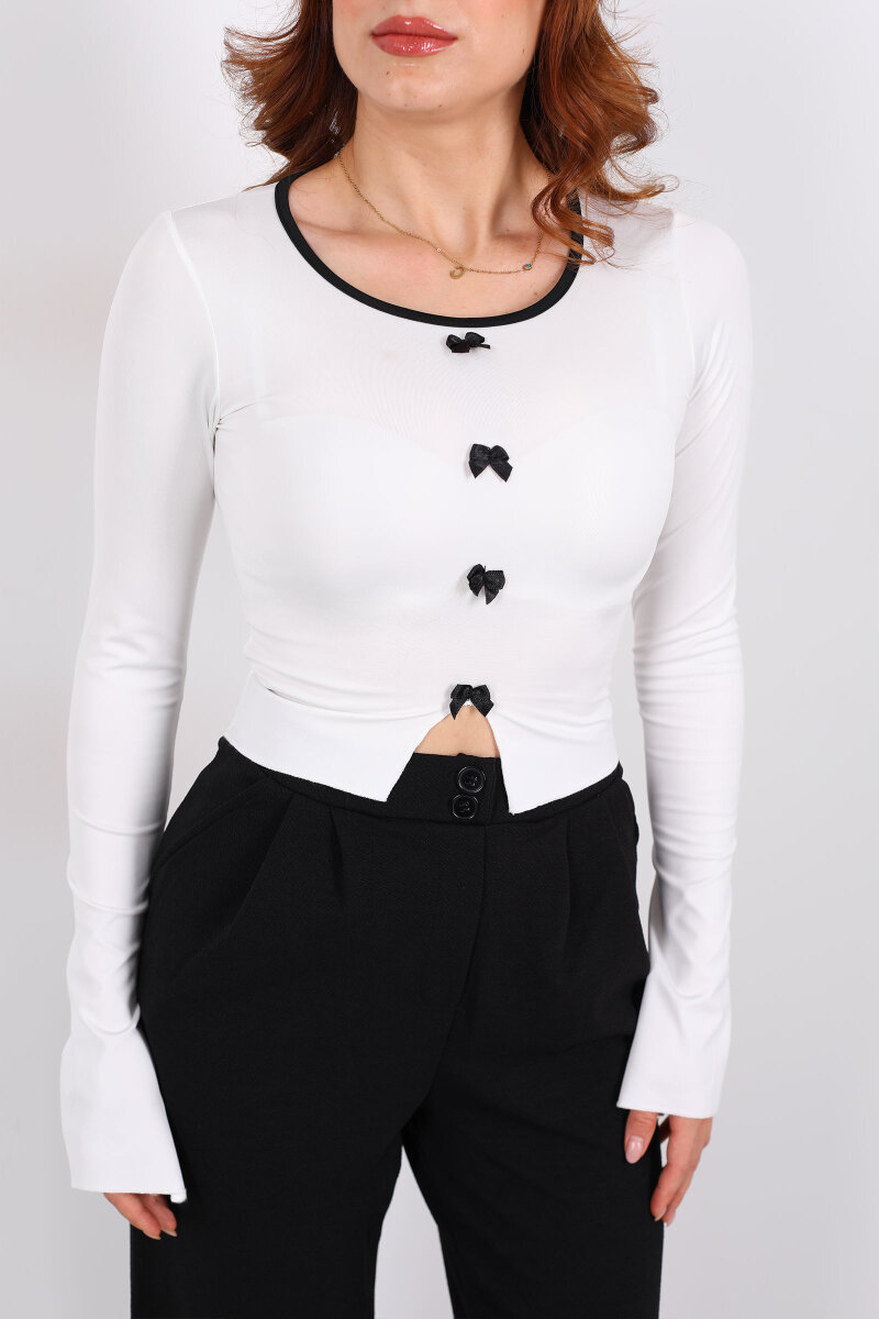 Fiyonklu Biyeli Kolları Yırtmaçlı Beyaz Kadın Bluz - 2