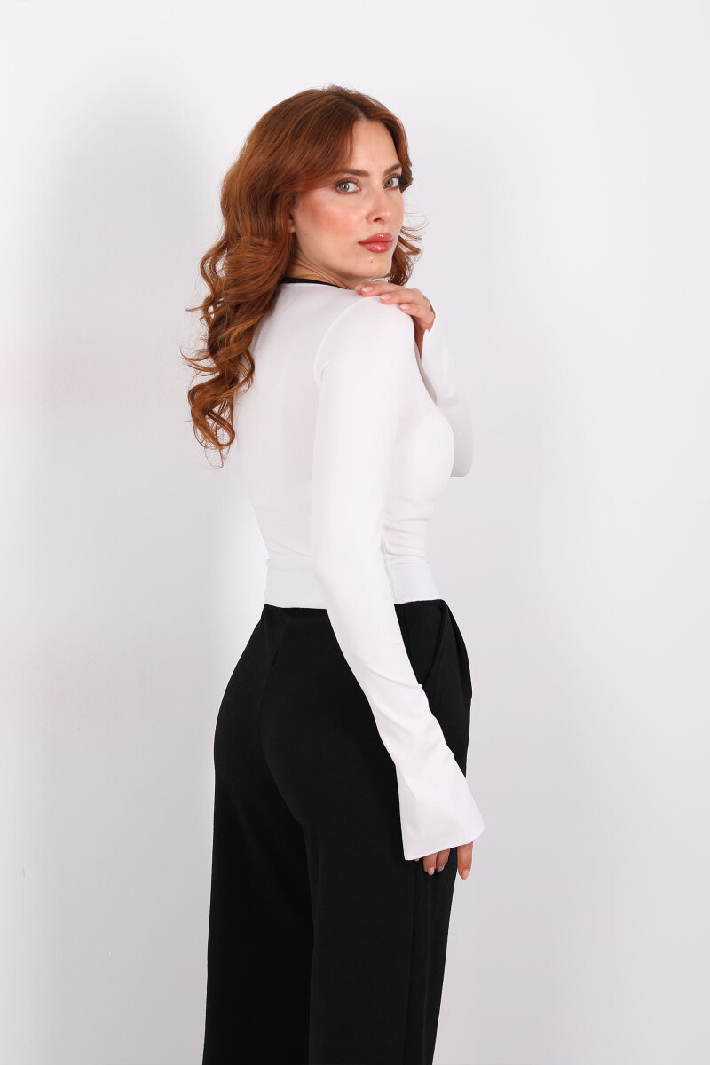 Fiyonklu Biyeli Kolları Yırtmaçlı Beyaz Kadın Bluz - 5