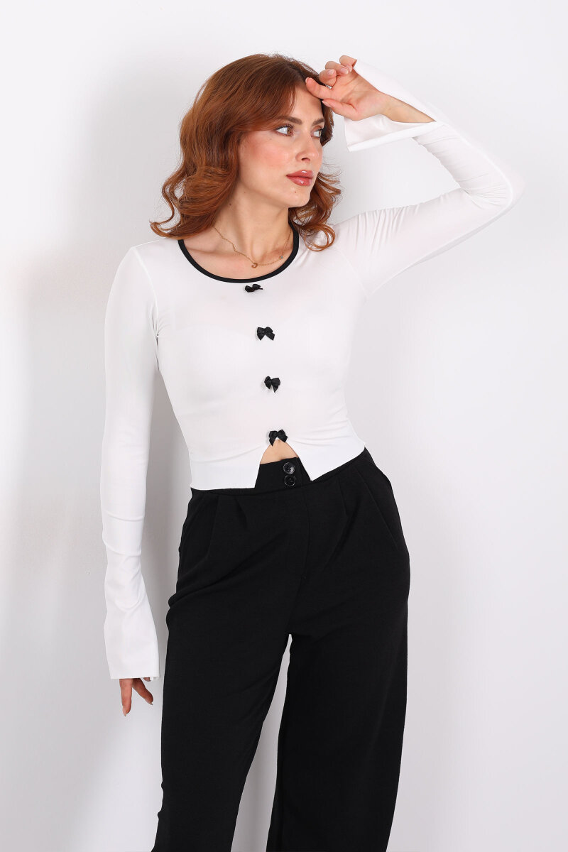 Fiyonklu Biyeli Kolları Yırtmaçlı Beyaz Kadın Bluz - 1