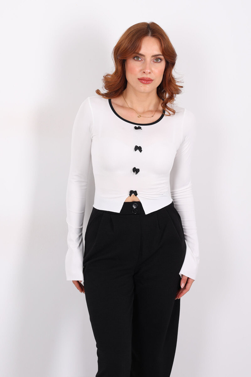 Fiyonklu Biyeli Kolları Yırtmaçlı Beyaz Kadın Bluz - 6