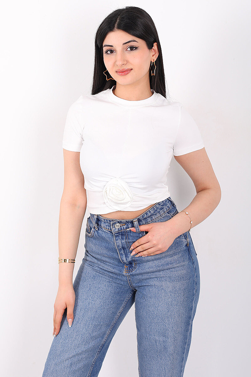 Gül Detaylı Kısa Kol Sandy Beyaz Kadın Crop Bluz - 4