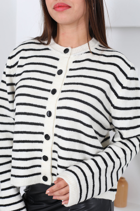 İnce Çizgili Düğmeli Beyaz Kadın Triko Hırka - 3