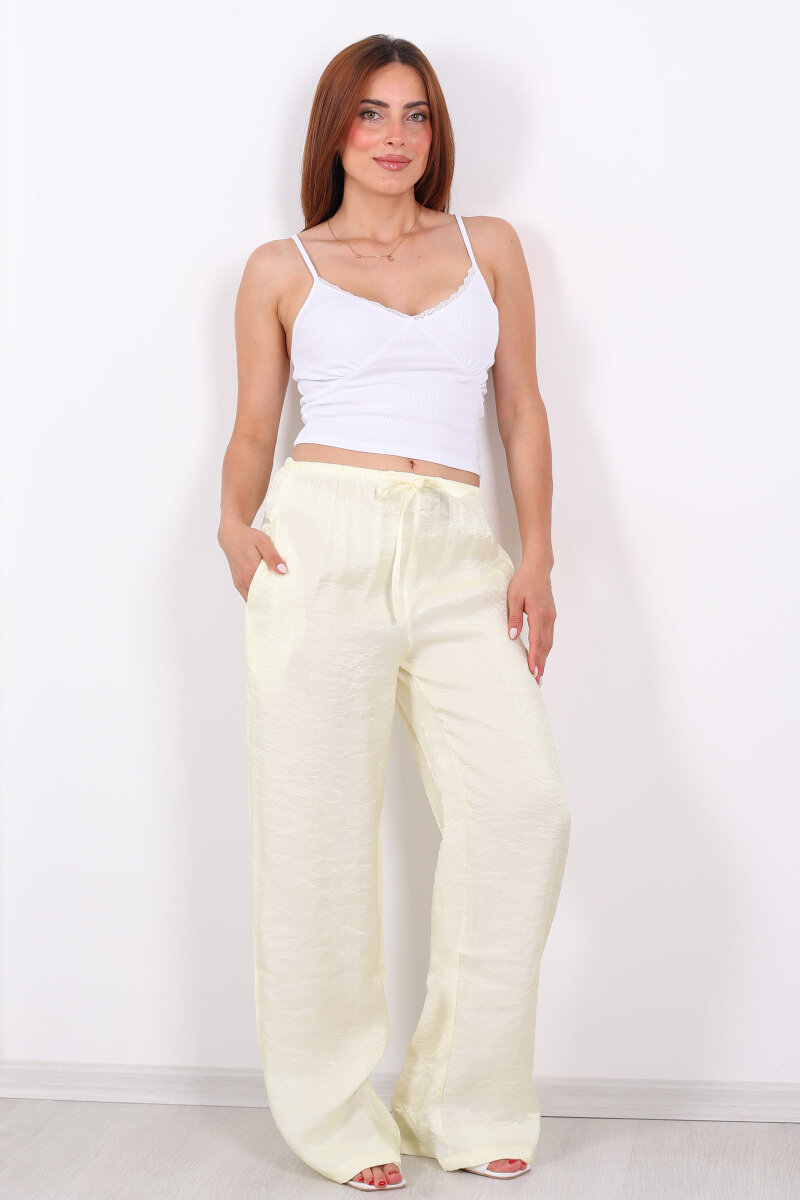 İnce Kemerli Parlak Sarı Kadın Saten Pantolon - 1