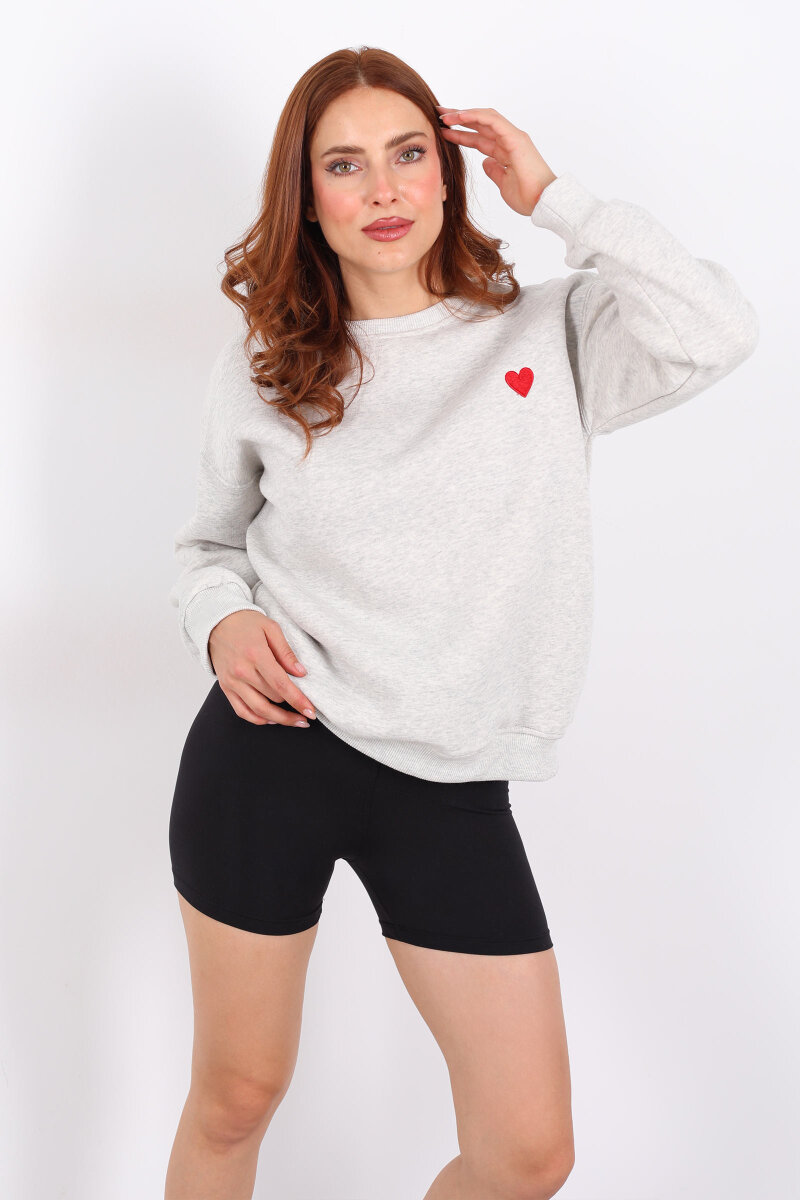 Kalp Nakışlı Gri Kadın Sweatshirt - 1