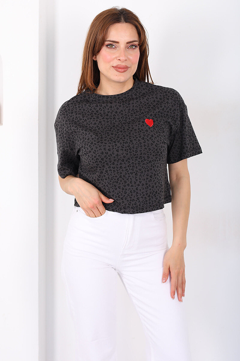 Kalp Nakışlı Kendinden Desenli Füme Kadın Crop T-Shirt - 3