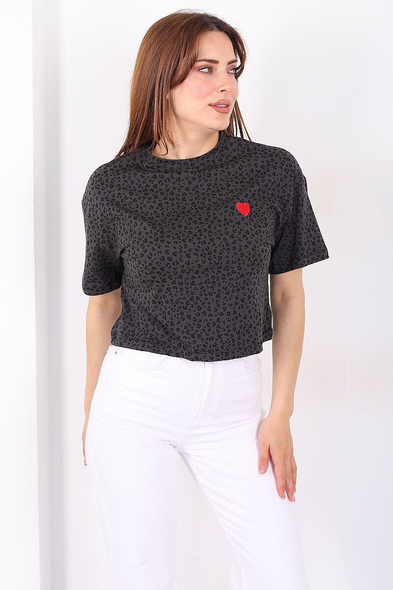 Kalp Nakışlı Kendinden Desenli Füme Kadın Crop T-Shirt - 4