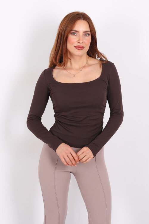 Kare Yaka Büzgülü Kahverengi Kadın Bluz - Berox