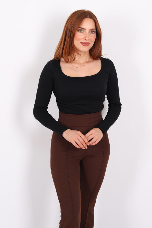 Kare Yaka Büzgülü Siyah Kadın Bluz - Berox