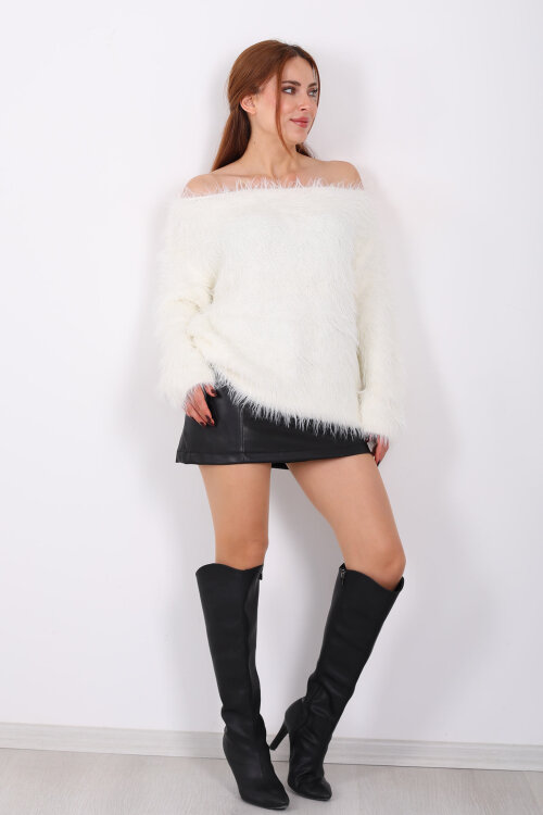 Kayık Yaka Sakallı Yumuşak Ekru Kadın Triko Kazak - 6