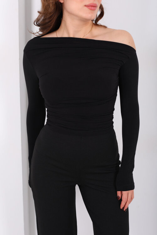 Kayık Yaka Yanları Büzgülü Siyah Kadın Sandy Bluz - Berox (1)